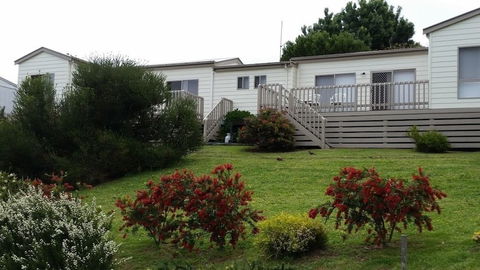 Lookout Holiday Units - Geraldton Accommodation 3