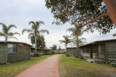 Lazy Acre Log Cabins - Geraldton Accommodation 1