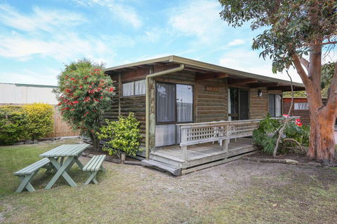 Lazy Acre Log Cabins - Geraldton Accommodation 6