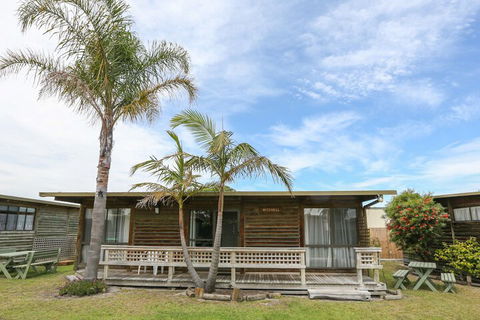 Lazy Acre Log Cabins - Geraldton Accommodation 3