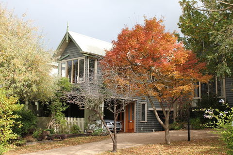 Oak Tree Lodge - Geraldton Accommodation 0