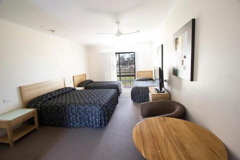 Tocumwal Golf Resort - Geraldton Accommodation 7
