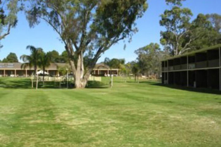 Pine Lodge NSW Geraldton Accommodation
