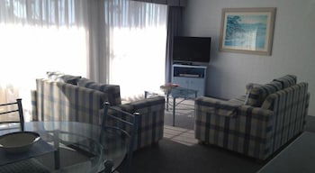 Breakers Apartments Mollymook - Geraldton Accommodation 3