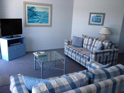 Breakers Apartments Mollymook - Geraldton Accommodation 5