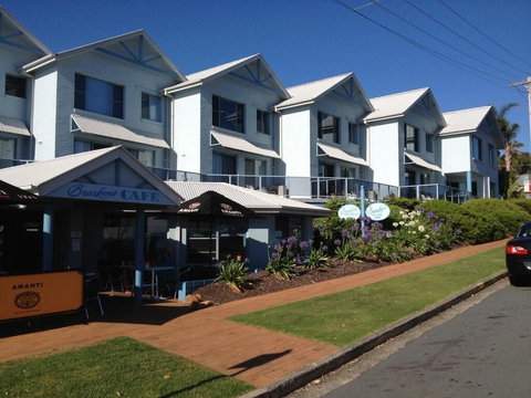 Breakers Apartments Mollymook - Geraldton Accommodation 1