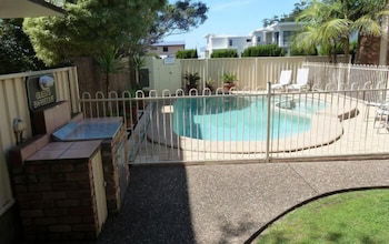 Mollymook Surfbeach Motel And Apartments - Geraldton Accommodation 2