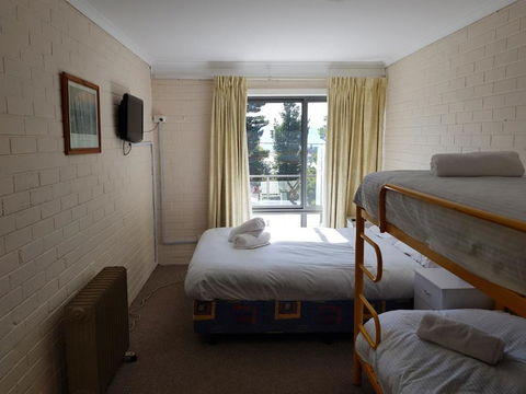 Summit 7 - Geraldton Accommodation 6
