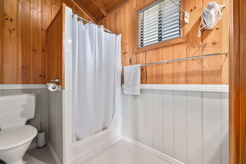 Hazelcreek Cottages - Geraldton Accommodation 2