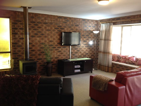 Shady Trees Barrington Holiday House - Geraldton Accommodation 2