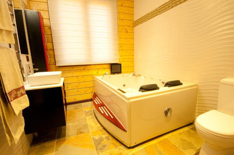 Scandinavian Castle - Geraldton Accommodation 2