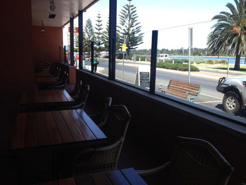 The Central Hotel Motel Lakes Entrance - Geraldton Accommodation 6