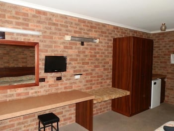 Woomargama Village Hotel Motel - Geraldton Accommodation 4