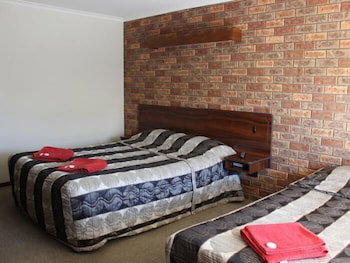 Woomargama Village Hotel Motel - Geraldton Accommodation 1