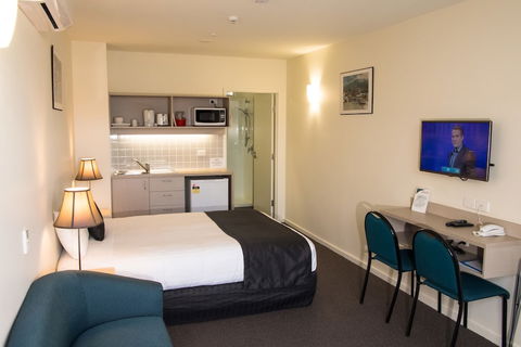 Shoreline Hotel - Geraldton Accommodation 0