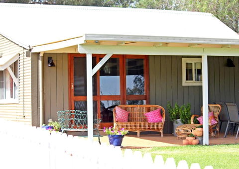 Outback Cellar & Country Cottage - Geraldton Accommodation 6