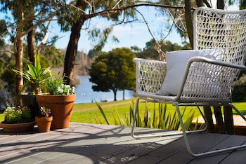 Lake Como Villa - Geraldton Accommodation 0