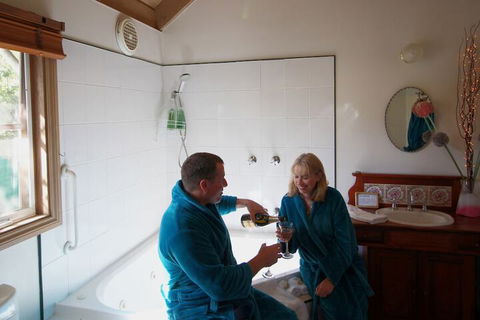 Olinda Country Cottages - Geraldton Accommodation 2