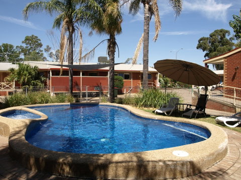Old Coach Motor Inn - Geraldton Accommodation 3