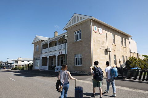 Port Elliot Beach House YHA Hostel - Geraldton Accommodation 2