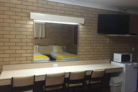 Blue Violet Motor Inn - Geraldton Accommodation 6