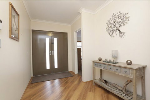 Jarelle House - Geraldton Accommodation 6