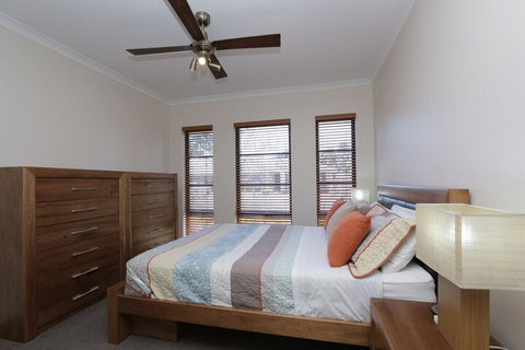 Jarelle House - Geraldton Accommodation 4