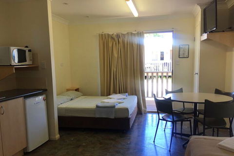 Inland Oasis Motel - Geraldton Accommodation 4