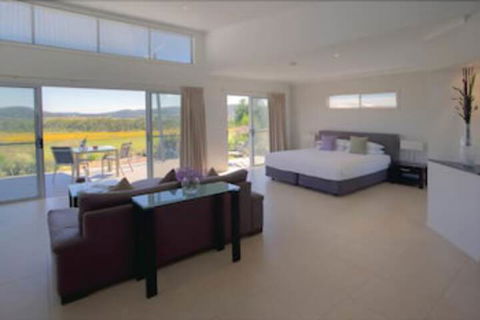 Azjure Studio Retreat - Geraldton Accommodation 1