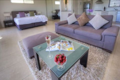 Azjure Studio Retreat - Geraldton Accommodation 4