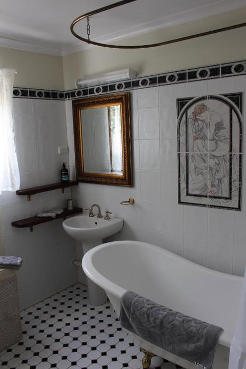 Dancing Waters Cottage - Geraldton Accommodation 2