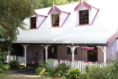Dancing Waters Cottage - Geraldton Accommodation 1