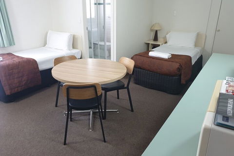Earls Court Motor Inn - Geraldton Accommodation 3