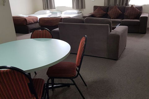 Earls Court Motor Inn - Geraldton Accommodation 1