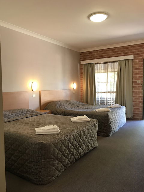 Country Gardens Motor Inn - Geraldton Accommodation 2