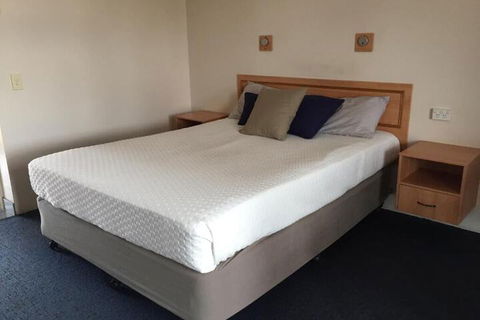 Banana Hotel Motel - Geraldton Accommodation 2