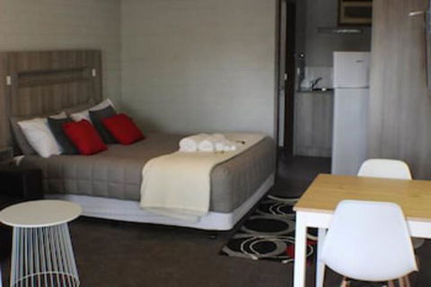 Thomas Lodge Motel - Geraldton Accommodation 0