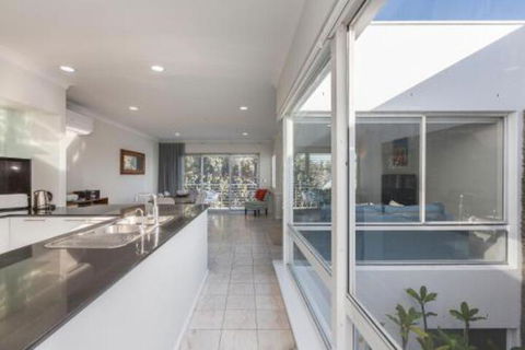 Cottesloe Beach House II - Geraldton Accommodation 4