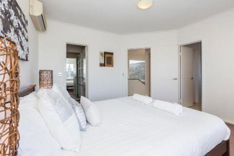 Cottesloe Beach House II - Geraldton Accommodation 5