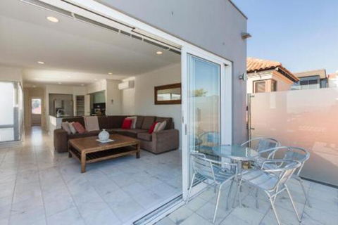 Cottesloe Beach House II - Geraldton Accommodation 6