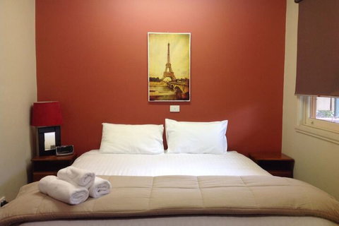 Coach House Inn - Geraldton Accommodation 6