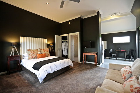 One Paddock Currency Creek Winery Villas - Geraldton Accommodation 3