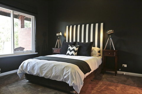 One Paddock Currency Creek Winery Villas - Geraldton Accommodation 6