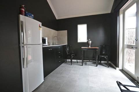 One Paddock Currency Creek Winery Villas - Geraldton Accommodation 1