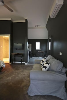 One Paddock Currency Creek Winery Villas - Geraldton Accommodation 5