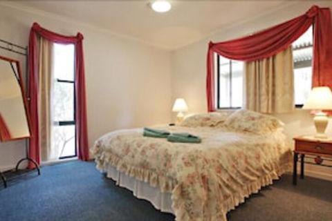 Serenity Grove - Geraldton Accommodation 2