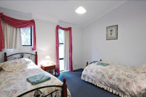 Serenity Grove - Geraldton Accommodation 4