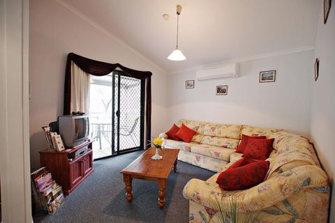 Serenity Grove - Geraldton Accommodation 5