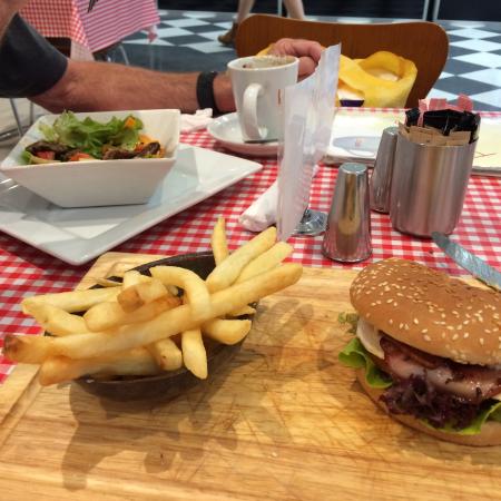 D'Cafe Richmond - Geraldton Accommodation 0