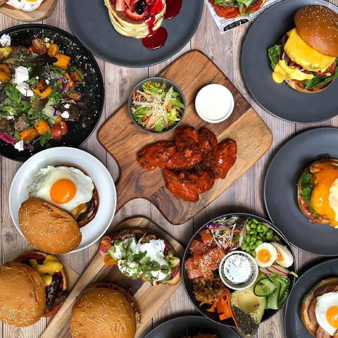 Dizy's - Geraldton Accommodation 0